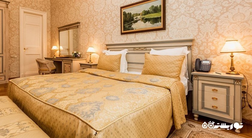 تخت بزرگ آپارتمان یک خوابه