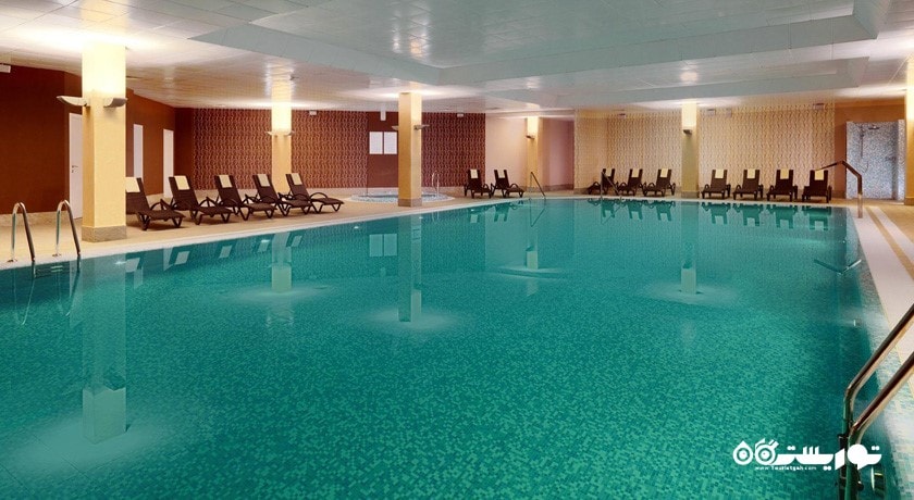 نمای کلی استخر سرپوشیده هتل