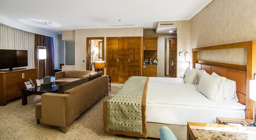 نمای تخت بزرگ سوئیت جونیور