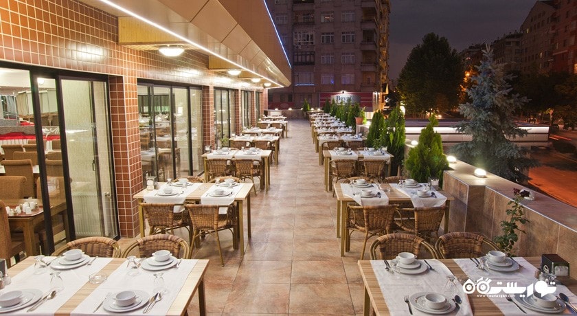 محوطه فضای باز رستوران هتل