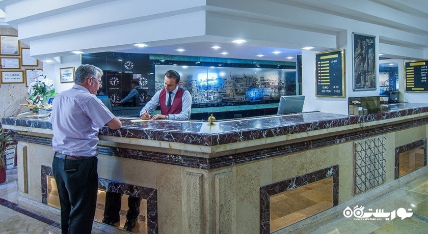 میز پذیرش هتل دوندار