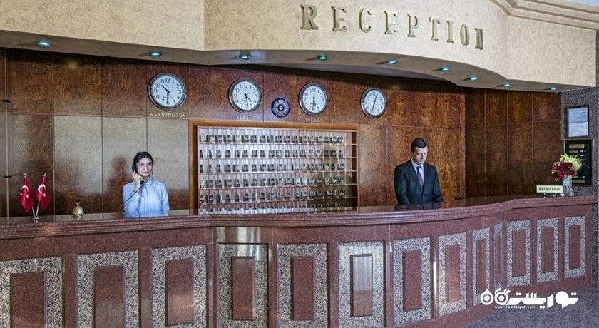 میز پذیرش هتل اوزکایماک قونیه