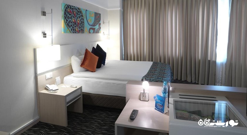 نمای تخت بزرگ اتاق دلوکس