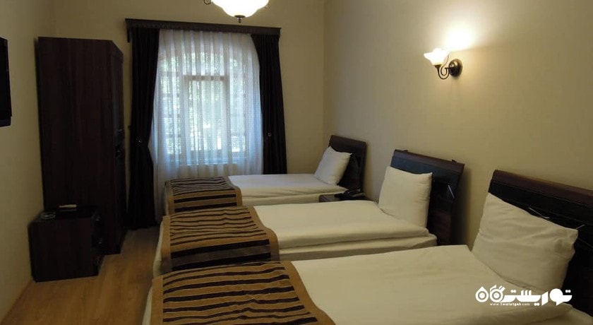 نمای تخت های اتاق تریپل