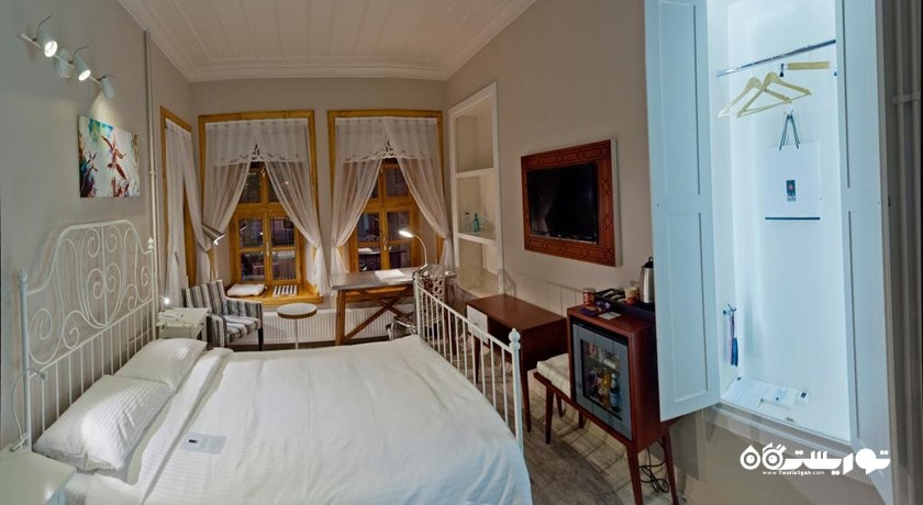 نمای تخت بزرگ سوئیت هتل