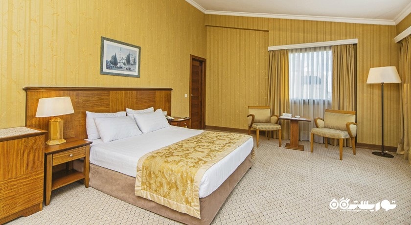 نمای تخت بزرگ اتاق دلوکس