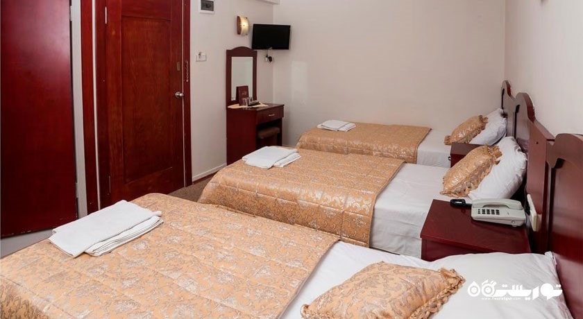 نمای تخت های اتاق تریپل