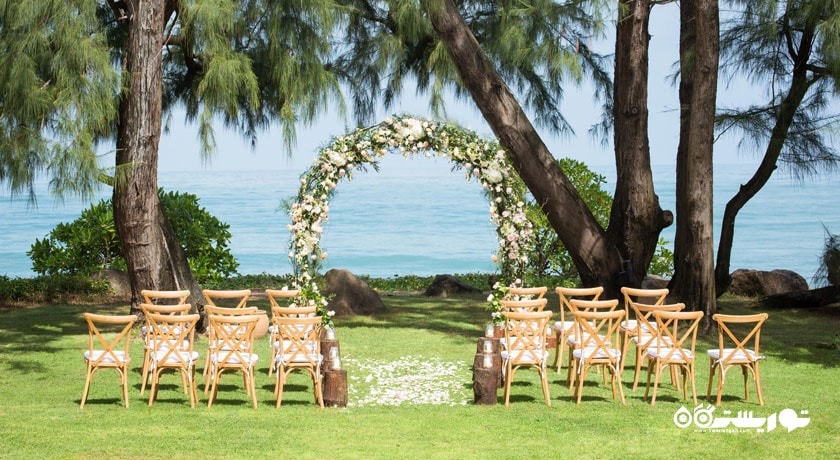 برگزاری مراسم در محوطه باغ هتل