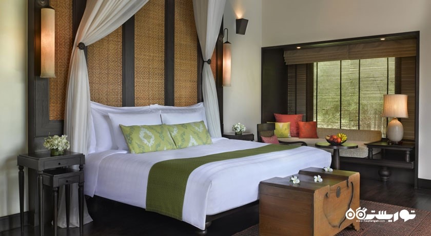 نمای تخت بزرگ ویلا پول