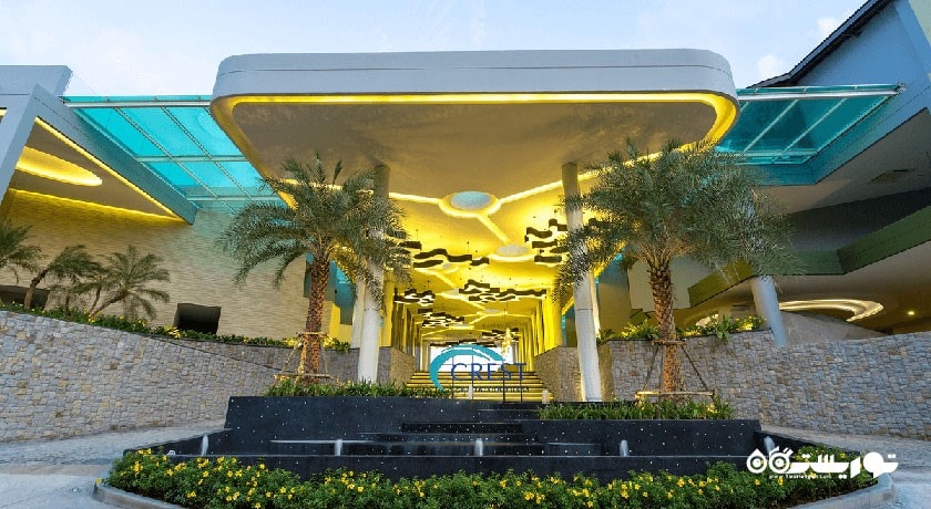 درب ورودی هتل کرست ریزورت اند پول ویلاز