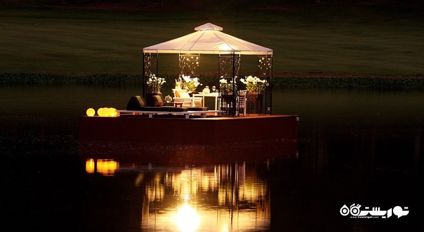 شام احساسات در اسکله روی آب