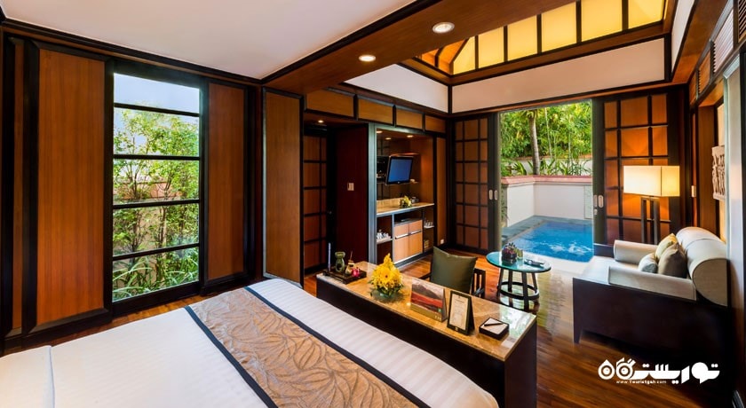 نمای تخت بزرگ ویلا پول