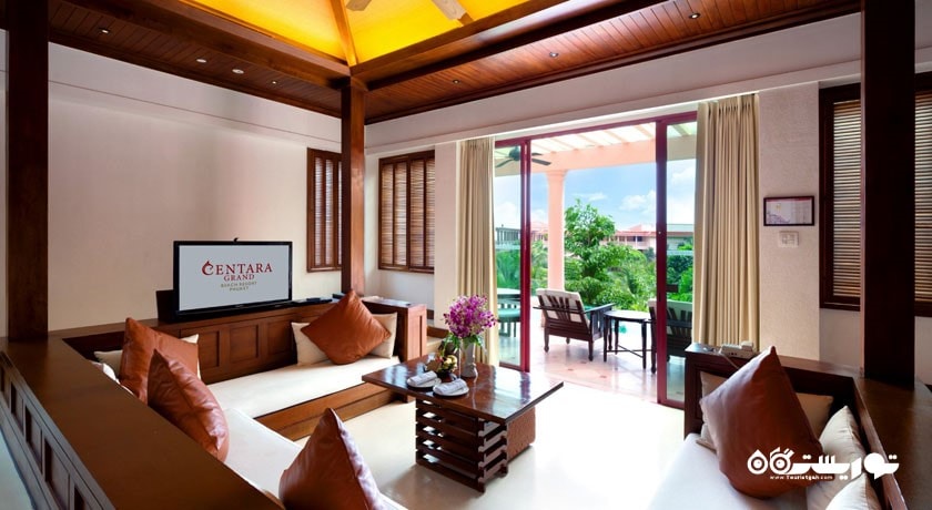 محوطه نشیمن ویلا رویال