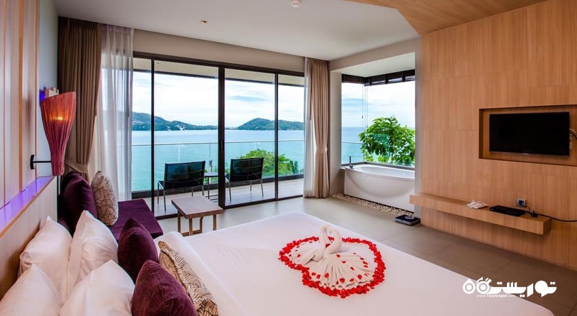نمای تخت بزرگ اتاق گرند دلوکس