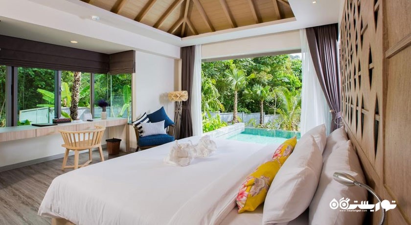 تخت بزرگ ویلا با استخر اختصاصی