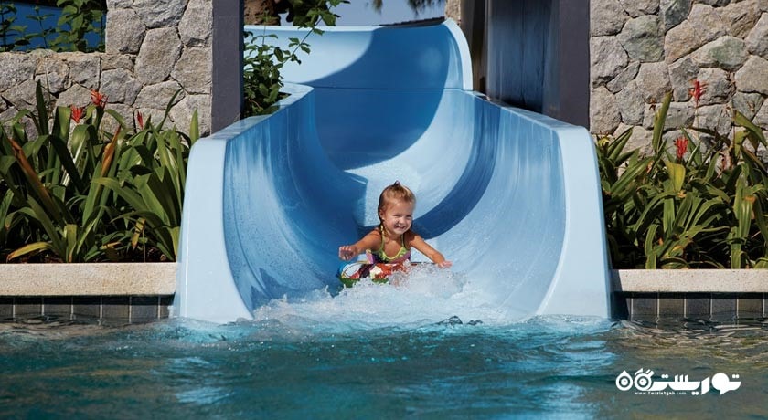 محوطه مخصوص کودکان در استخر روباز