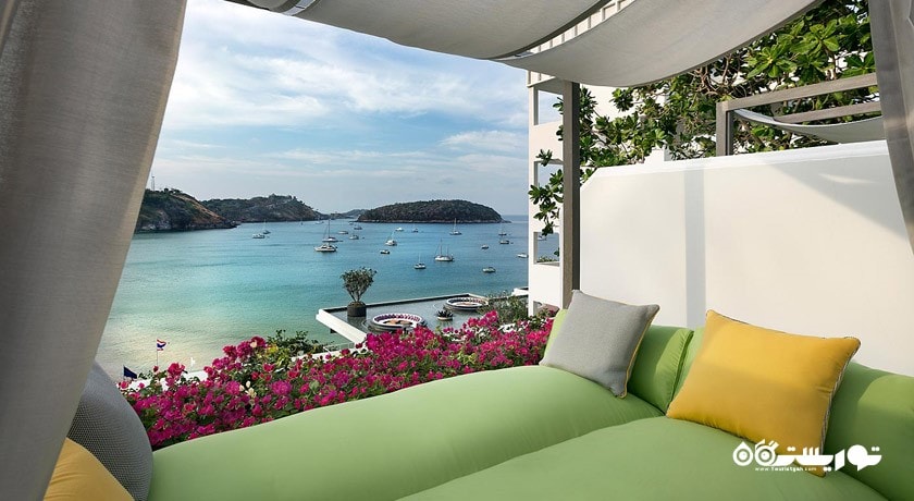 تخت داخل تراس اتاق گرند