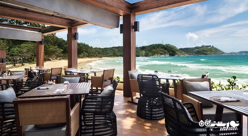 نمای رستوران کنار دریا راک سالت