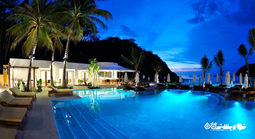 نمای استخر روباز و ساختمان هتل