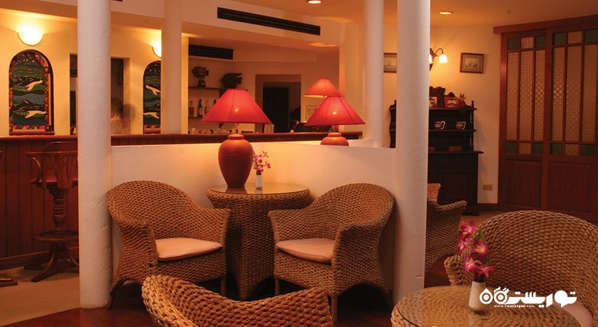 محوطه نشیمن بار دلفین