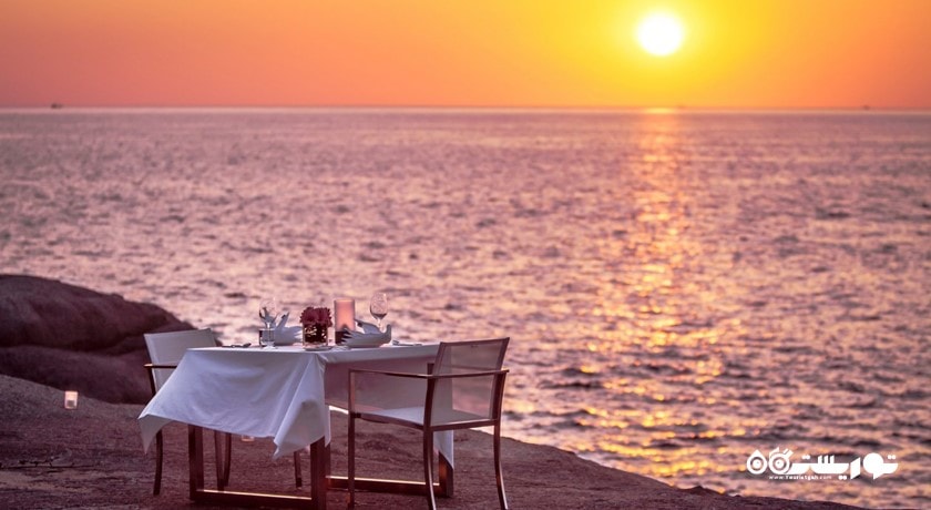 برنامه صرف غذا بر روی صخره ها