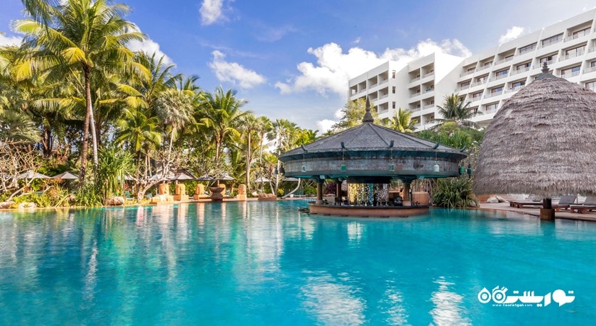 استخر روباز هتل موونپیک ریزورت اند اسپا کرون بیچ ریزورت