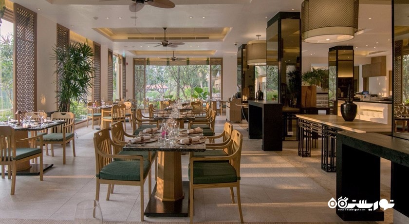 رستوران واتر کورت هتل دابل پول ویلا بانیان تری