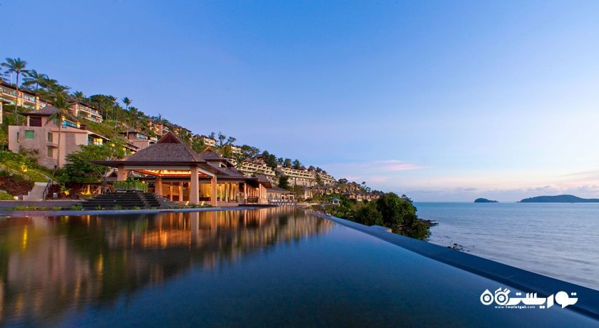 نمای استخر روباز و ساختمان هتل