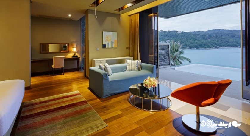 محوطه نشیمن ویلا با چشم انداز دریا