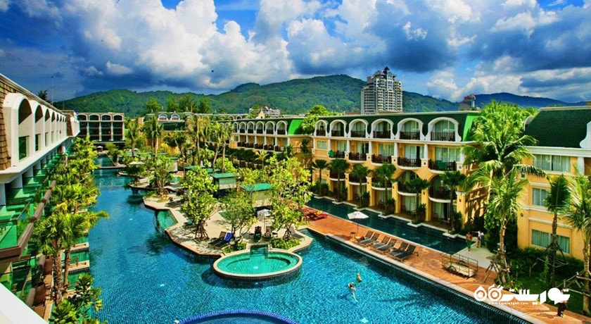 نمای استخر روباز و ساختمان هتل