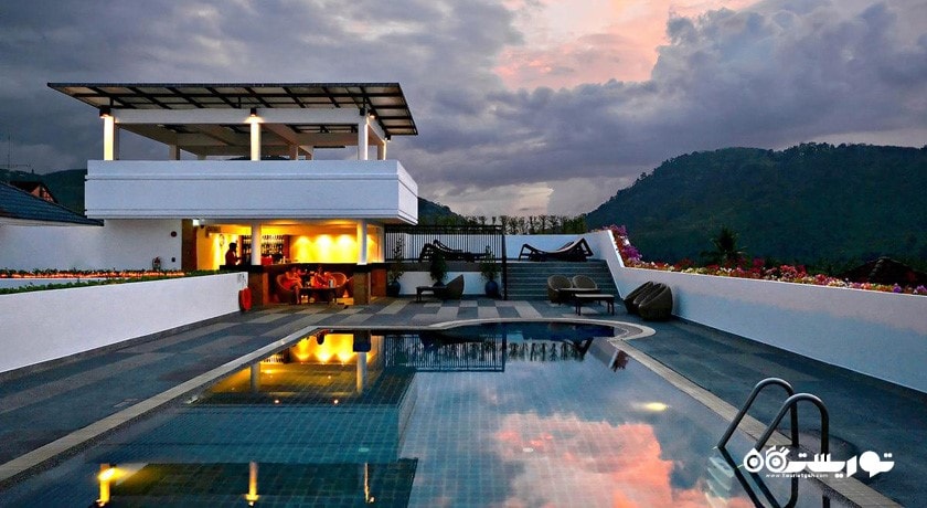 نمای بار روی پشت بام آن تاپ