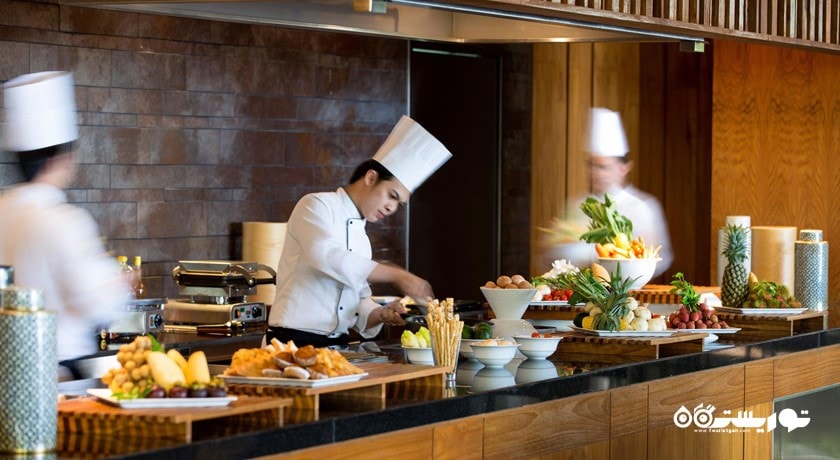 نمایی از  آشپزخانه رستوران موزاییک