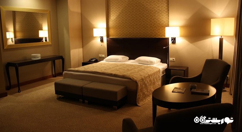 نمای تخت بزرگ اتاق سوپریور