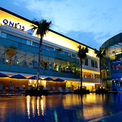 هتل وان دیگ ری فیفتین مارینا کلاب سنگاپور
