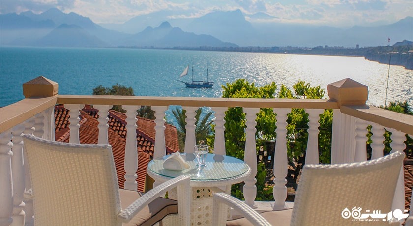 بالکن اتاق ها با چشم انداز دریا