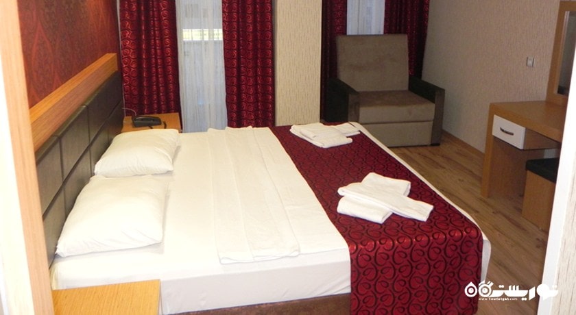 تخت بزرگ اتاق فرنچ