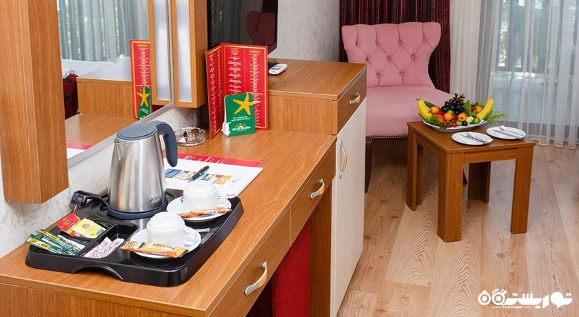 کتری برقی در اتاق استاندارد