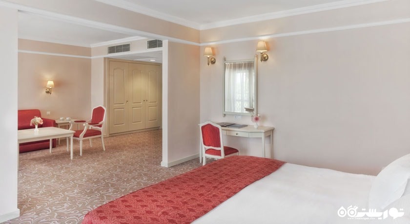 تخت بزرگ اتاق دلوکس