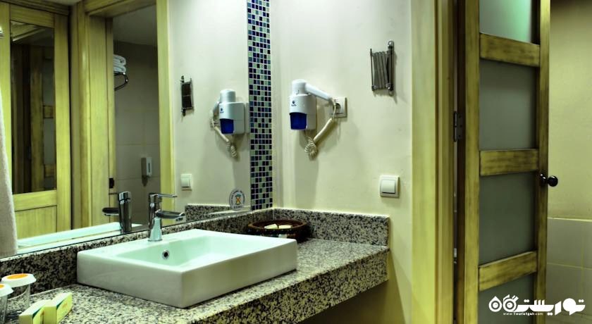 حمام و سرویس بهداشتی اتاق ها	