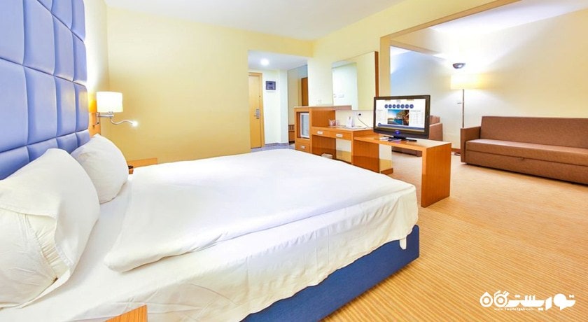 نمای تخت بزرگ اتاق فمیلی	