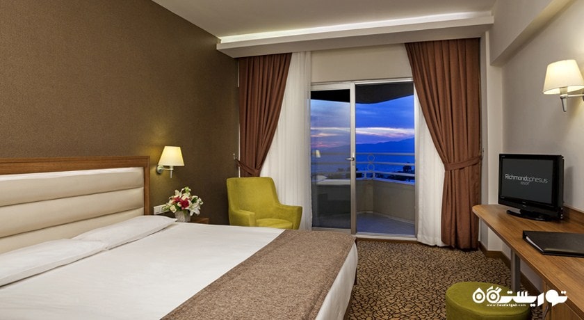 تخت بزرگ اتاق سوپریور