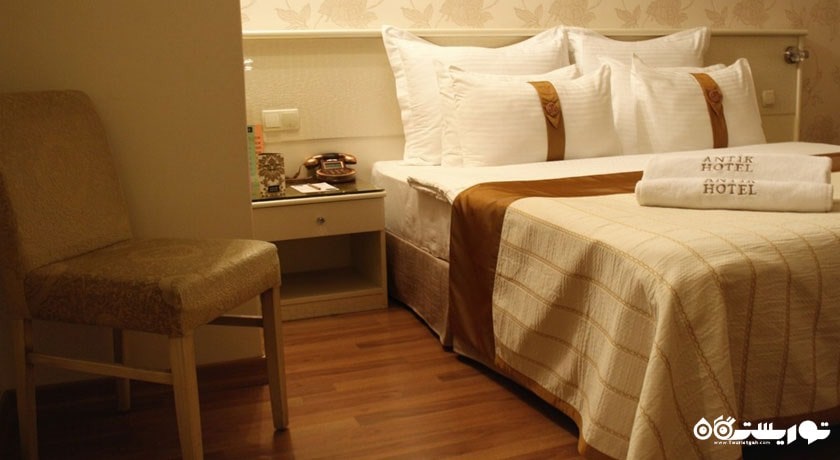 تخت بزرگ اتاق تریپل