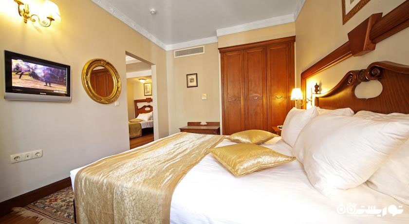 نمای تخت بزرگ اتاق فمیلی