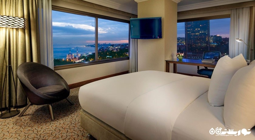 نمایی از تخت سوئیت جونیور	