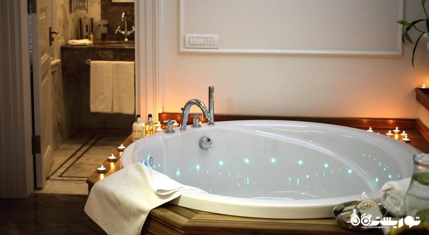 نمای جکوزی اتاق کلاسیک	