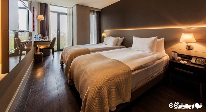 اتاق دلوکس با چشم انداز شهر