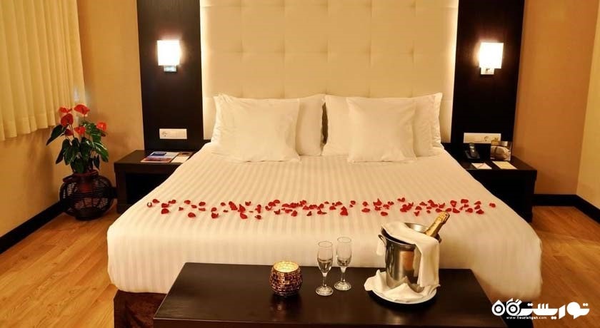 تخت بزرگ اتاق هانی مون	