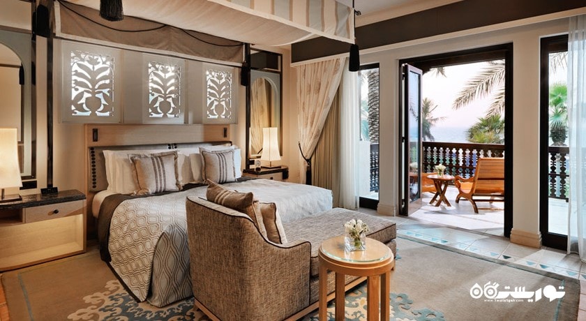 تخت بزرگ اتاق گالف سامر هاوس عربین