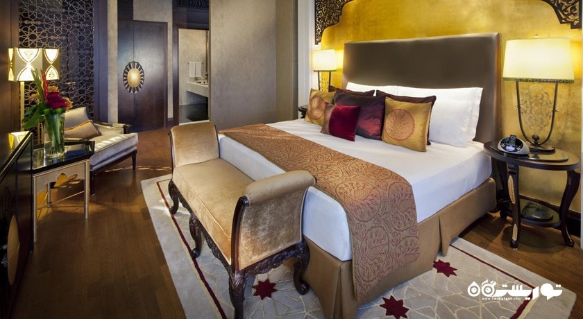 تخت بزرگ اقامتگاه سی فرانت رویال