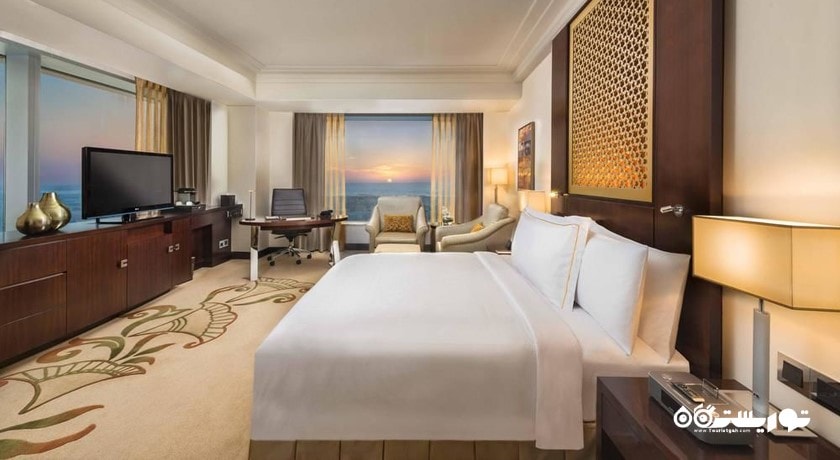 تخت بزرگ اتاق دلوکس کرنر